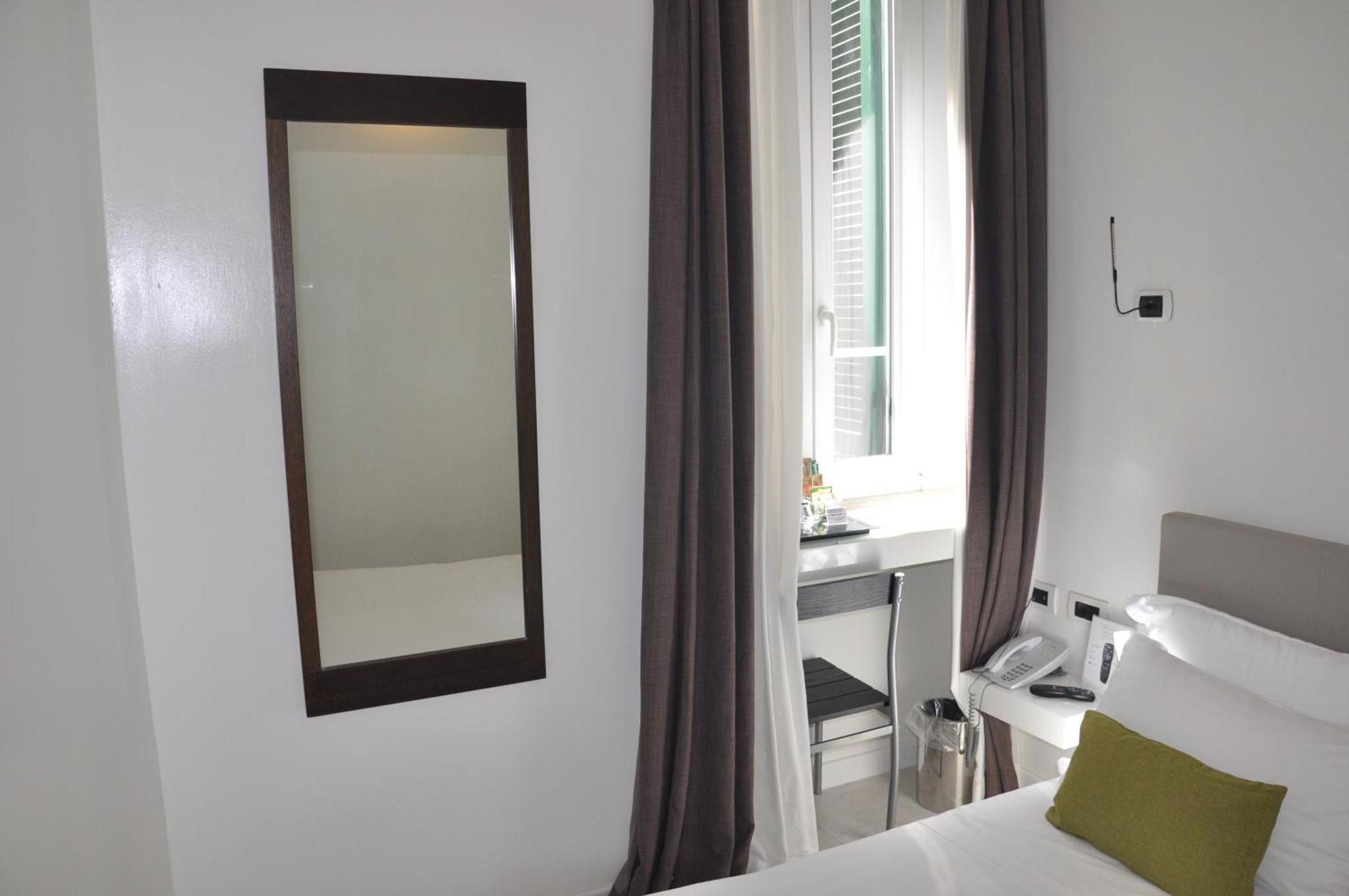 Navona Hotel 2*
